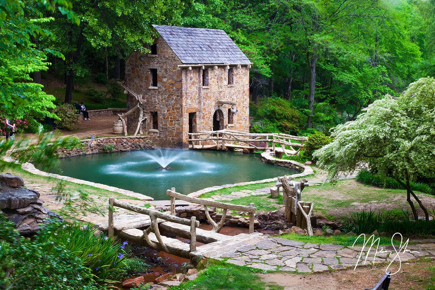 Old Mill Fountain | North Little Rock, Arkansas | Mickey Shannon Photography